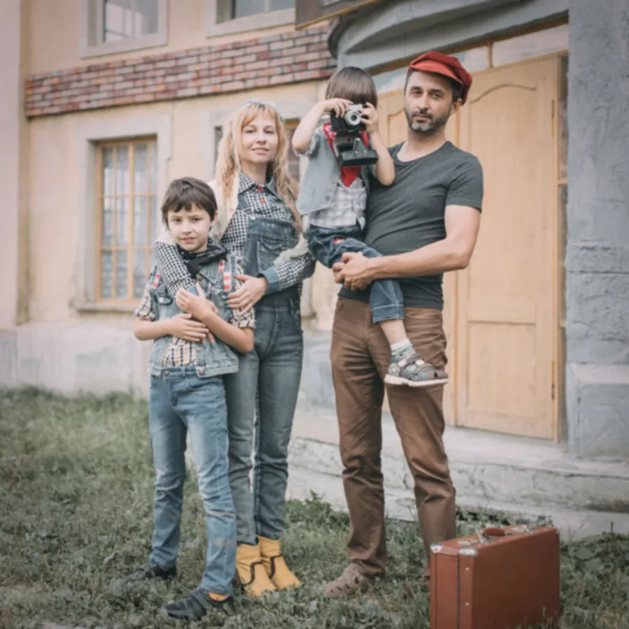 Out of focus family portrait before unblurring